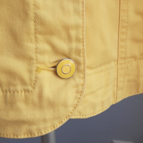 Woman Yellow Jacket - Picture 4 of 7